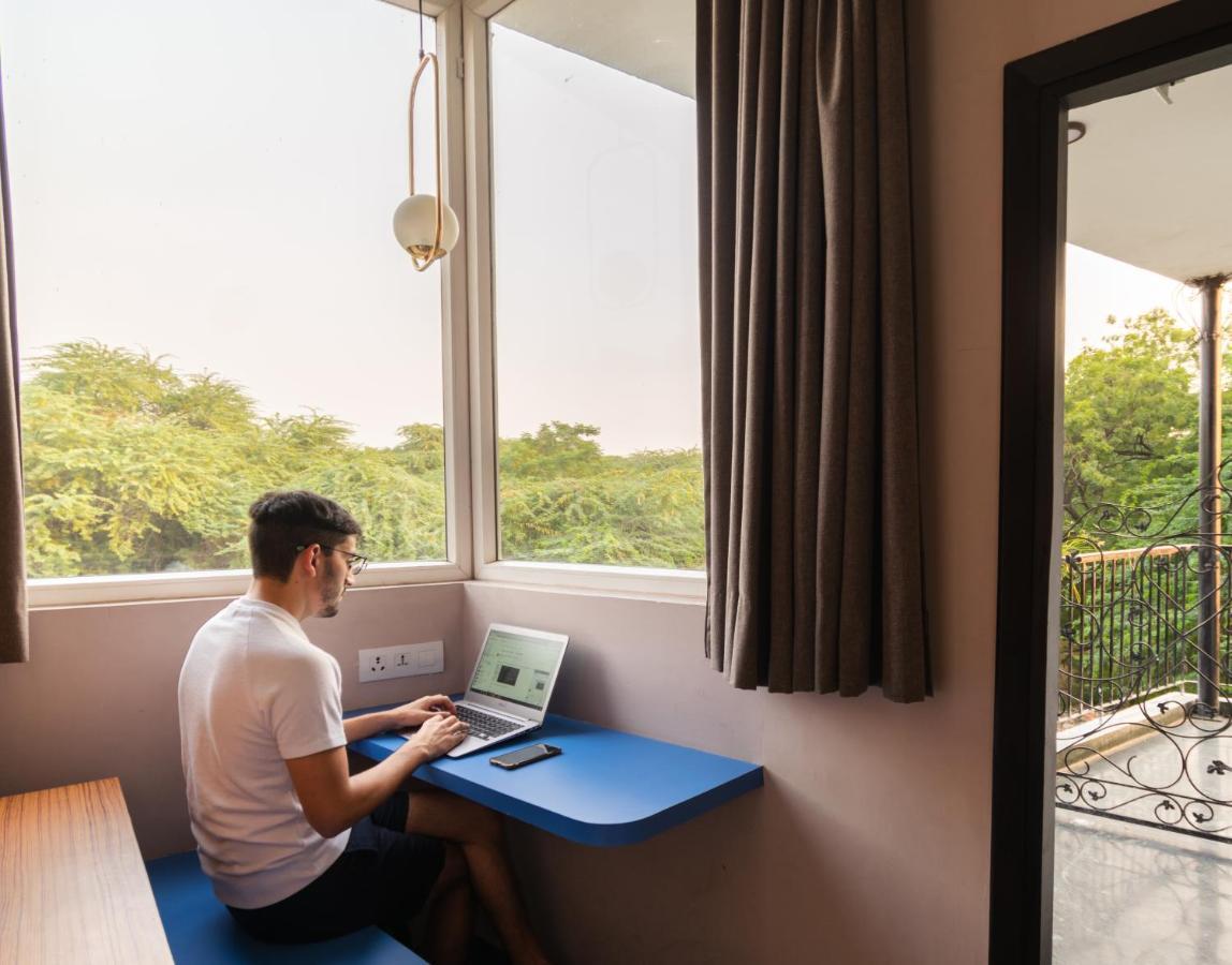Minimalist Poshtel & Suites Нью-Дели Экстерьер фото